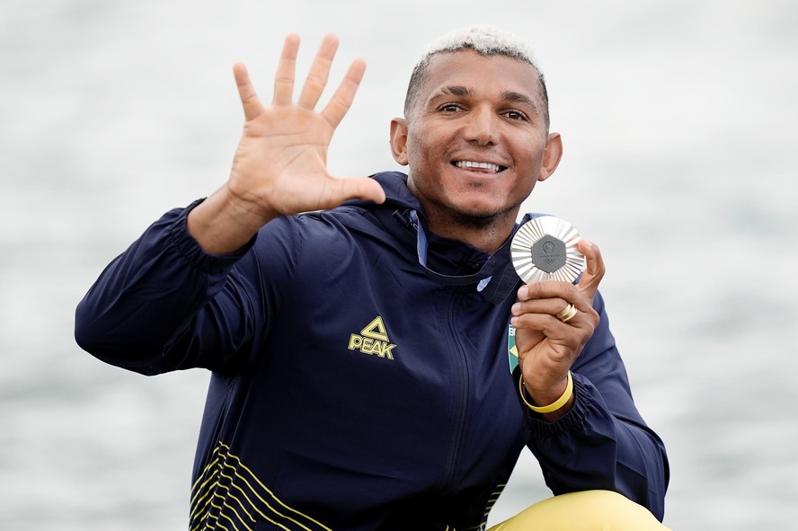 Saiba quanto Isaquias Queiroz vai ganhar pela medalha de prata | Olimpíada  2024 | Valor Econômico