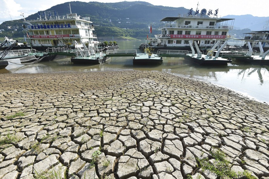 Leito seco do rio Yangtze, no condado de Yunyang, município de Chongqing, sudoeste da China, após período excepcionalmente quente no país