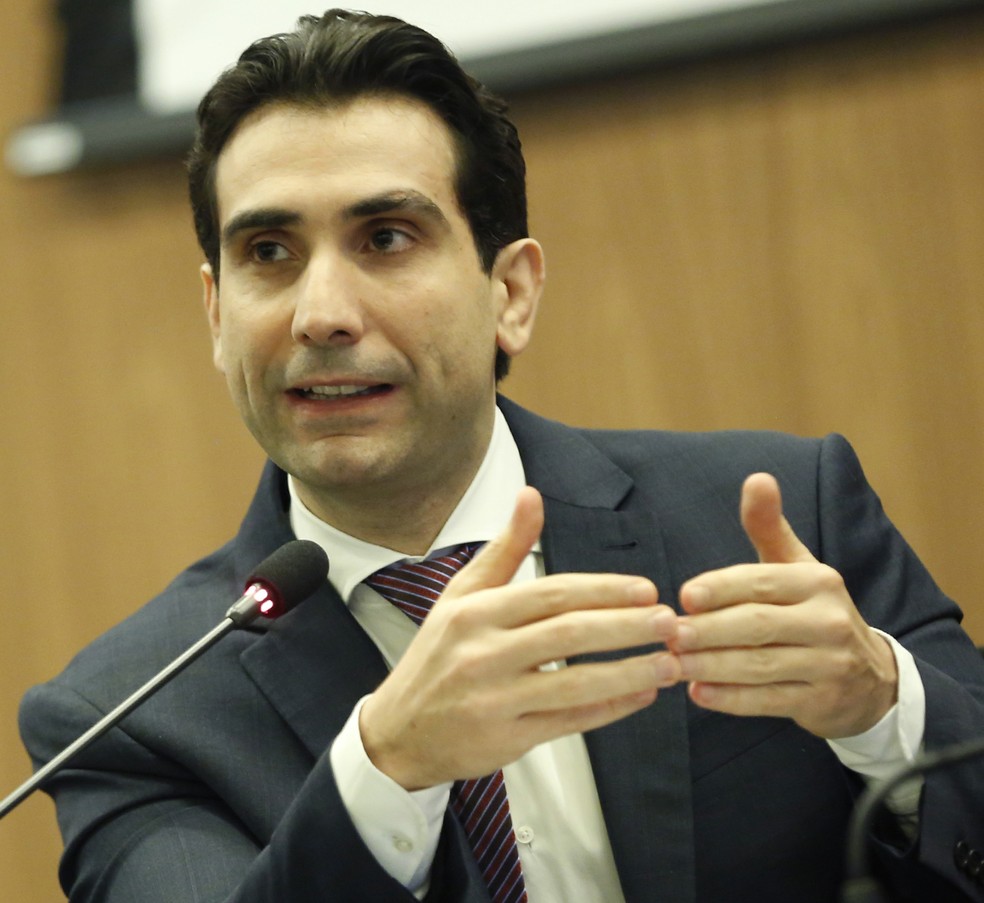 Gabriel Galípolo, presidente do Banco Central, em reunião com Lula e ministros.