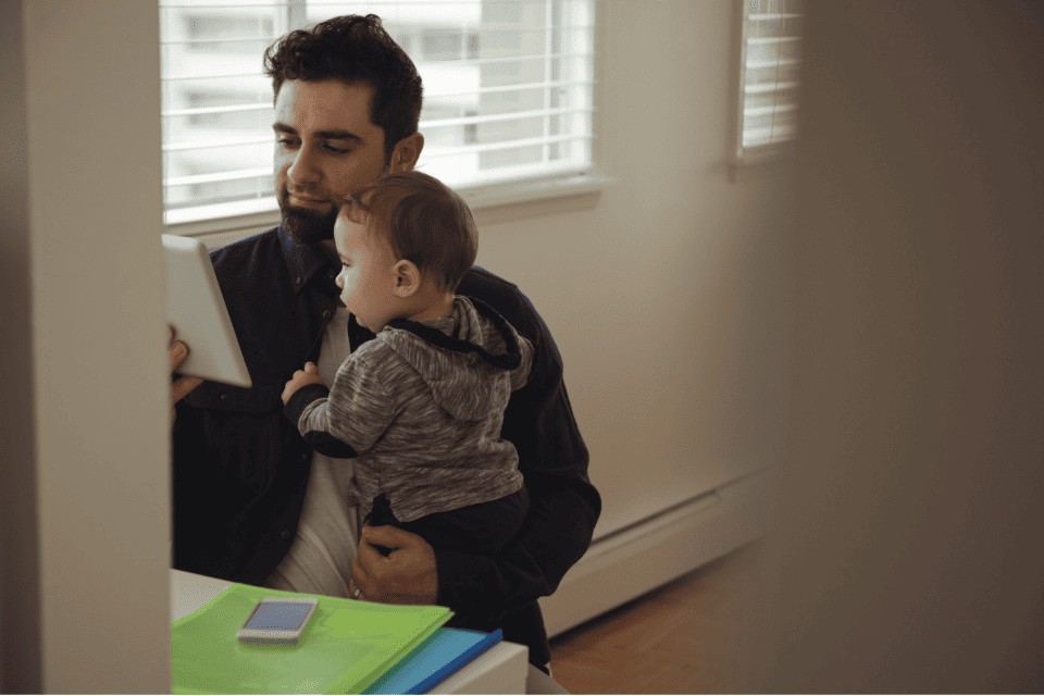 IA entra na rotina das famílias e começa a redefinir a forma como pais cuidam, organizam e educam os filhos - QTU Questões do Universo