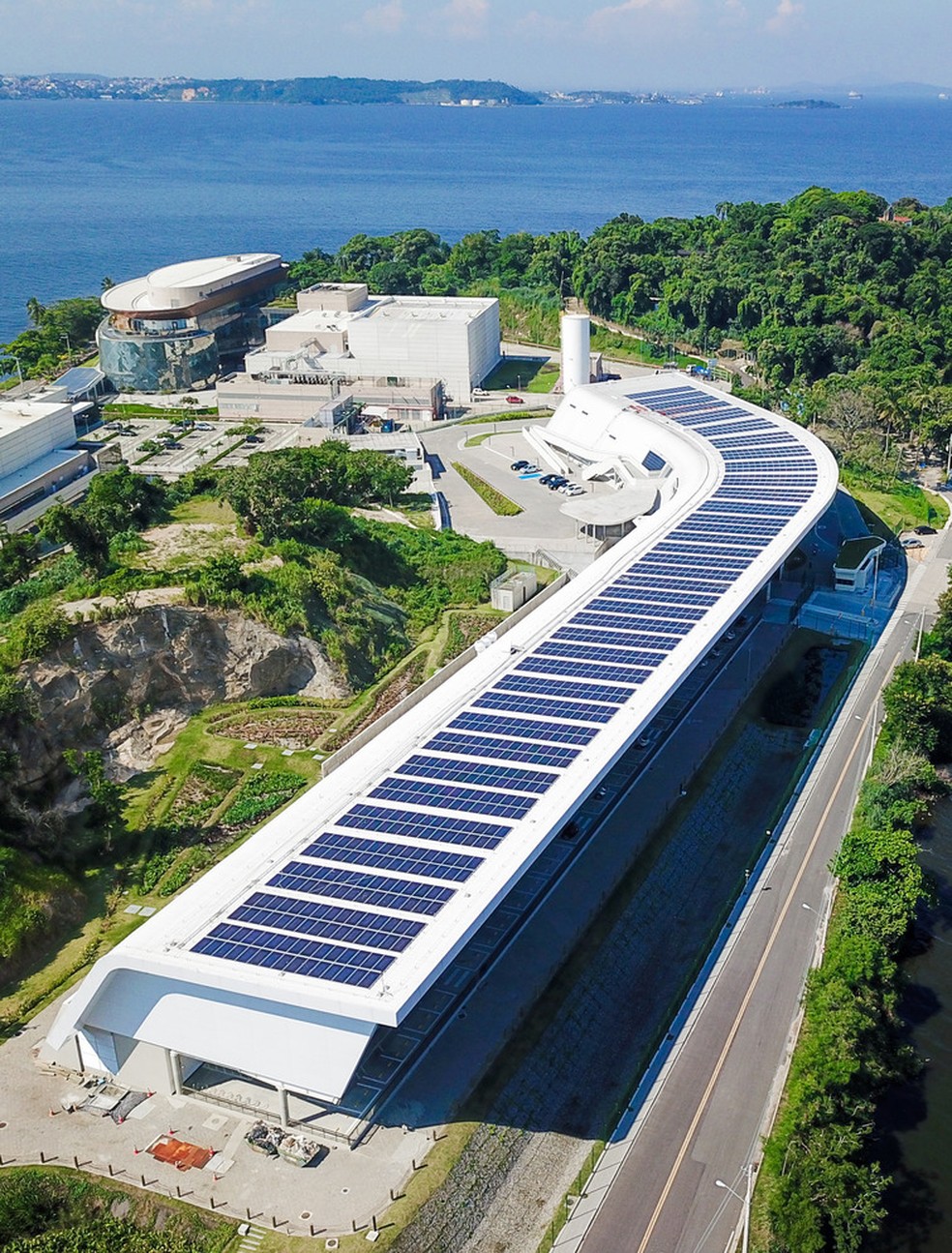 Centro de painéis solares da L'Oreal no Rio: geração de 40.000 kWh/mês — Foto: Divulgação