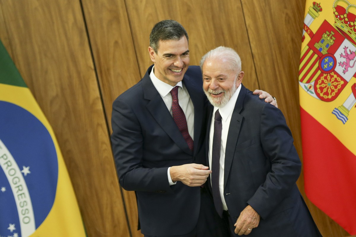 Lula conversa com premier da Espanha sobre Oriente Médio e defende avanço das negociações de paz