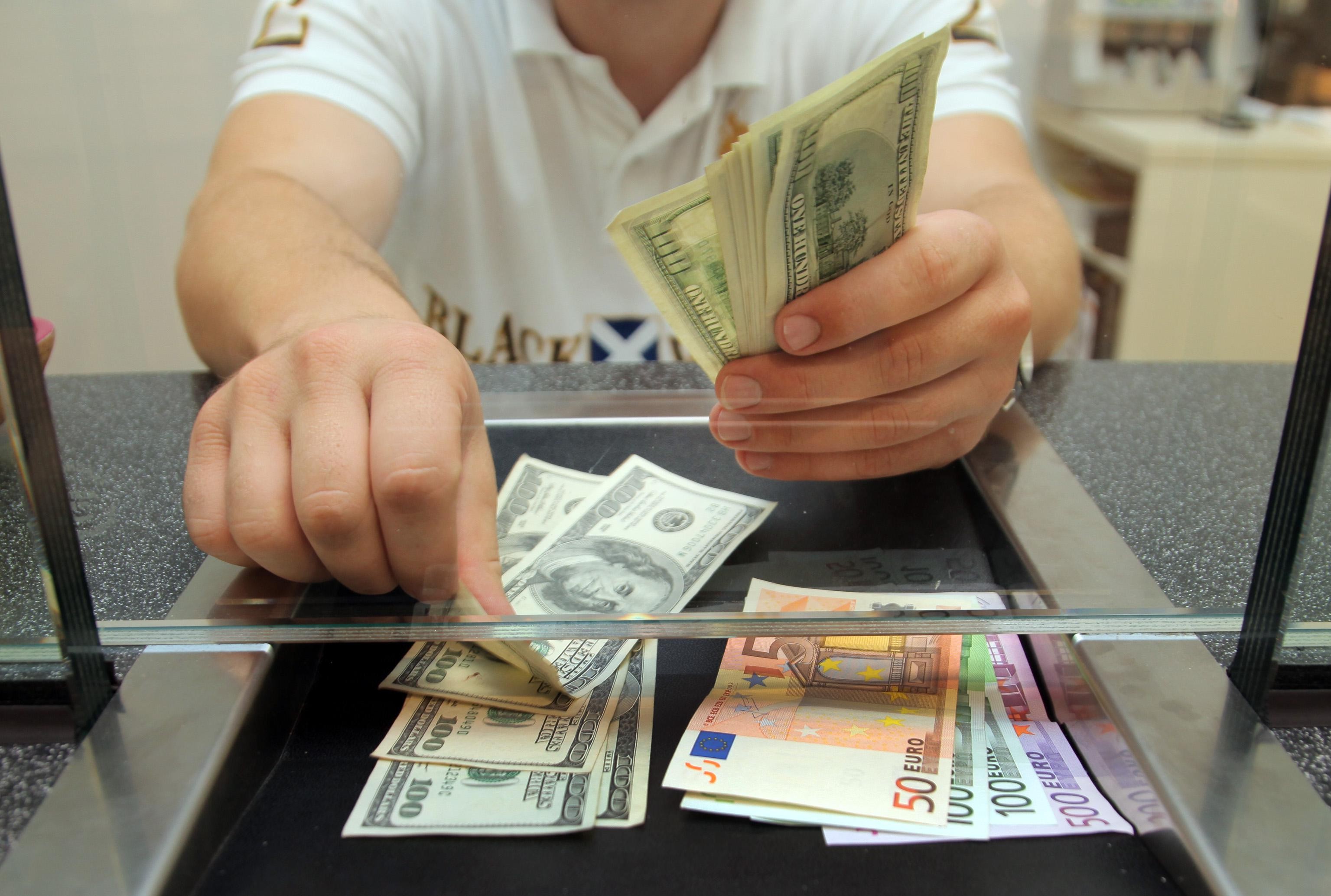 Dólar avança no exterior antes de dados, enquanto perde apelo como ativo de segurança - Foto