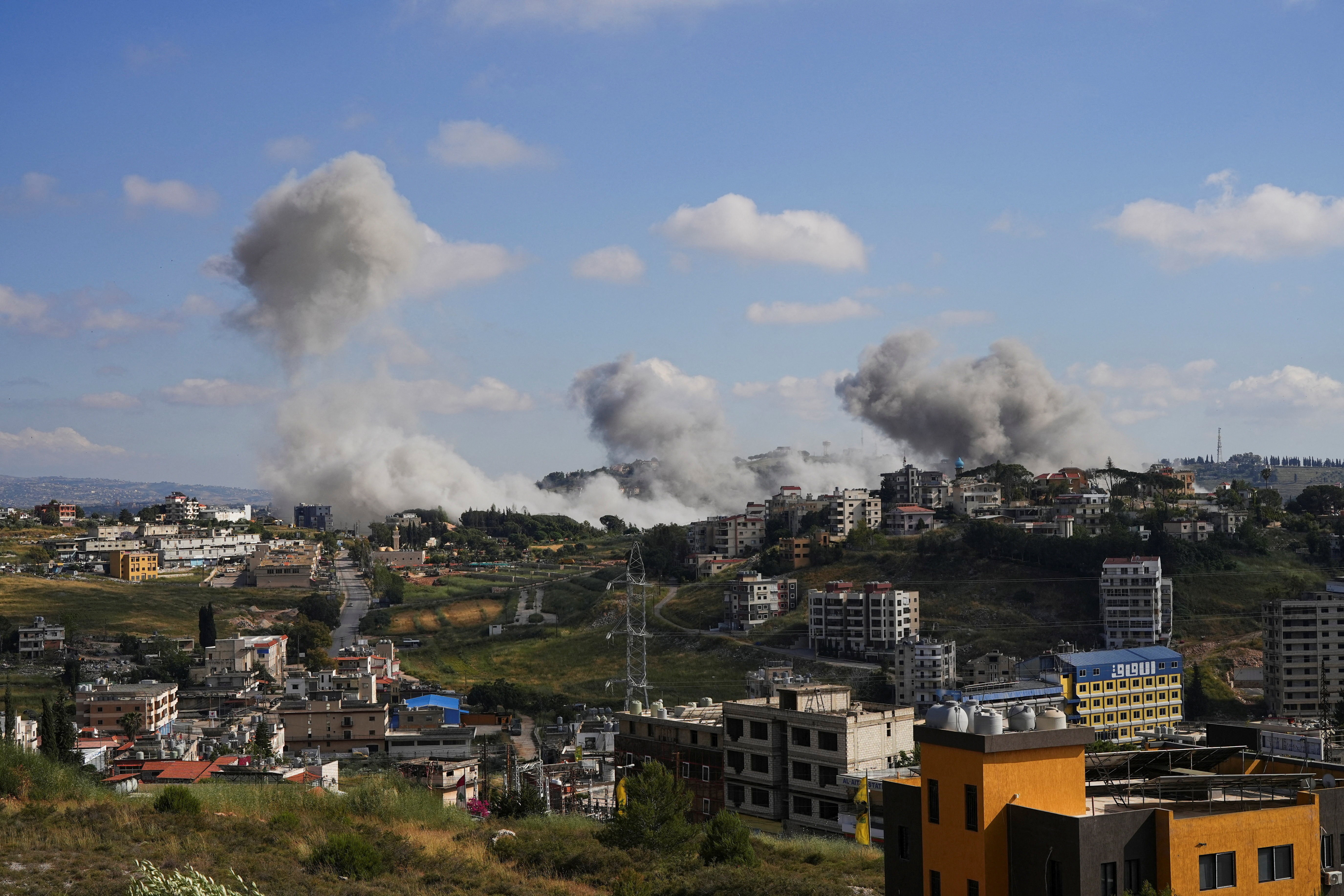 Israel intensifica ataques contra Hezbollah no Líbano