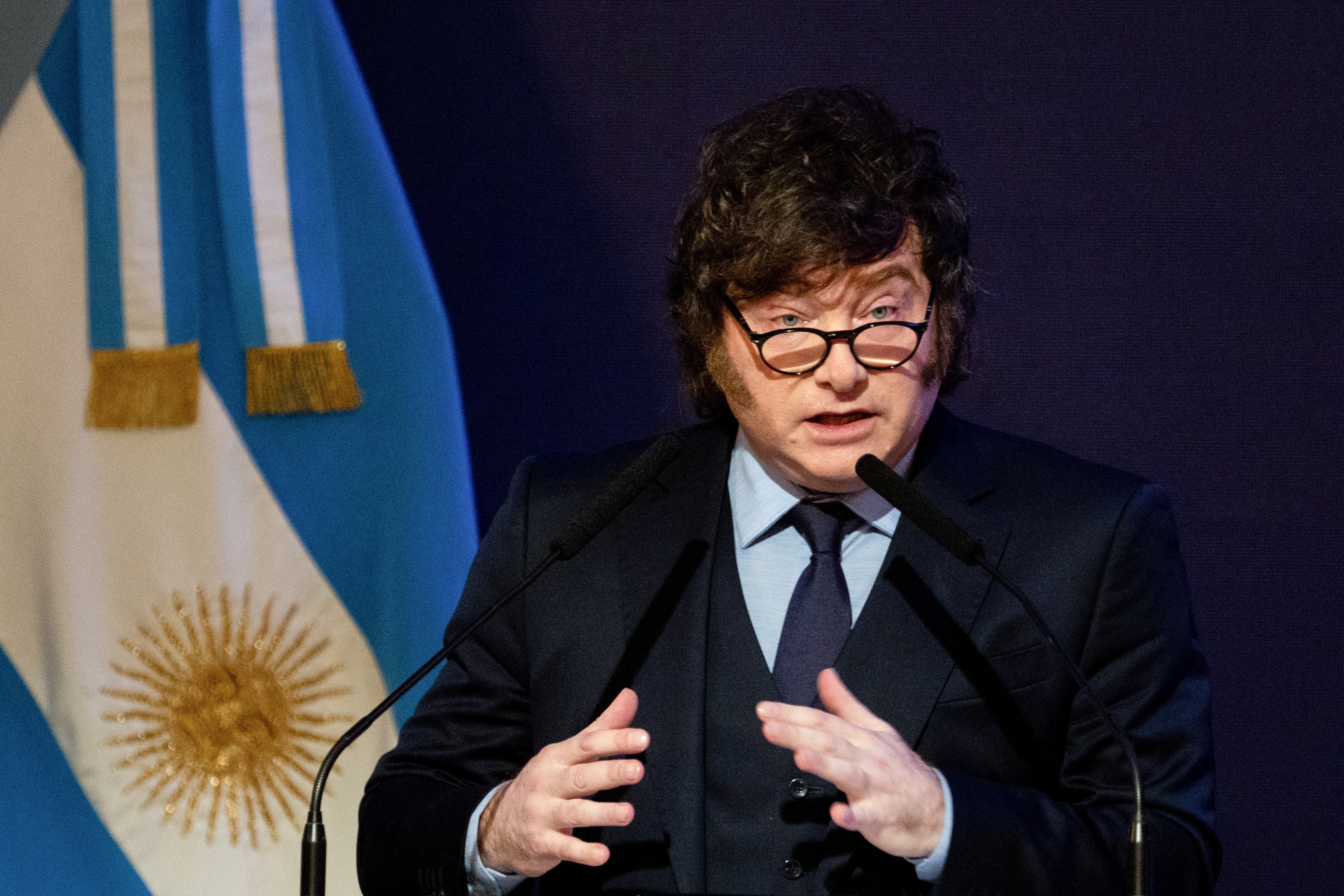 FT: Contrabando cresce na Argentina após Milei abrir a economia - QTU Questões do Universo