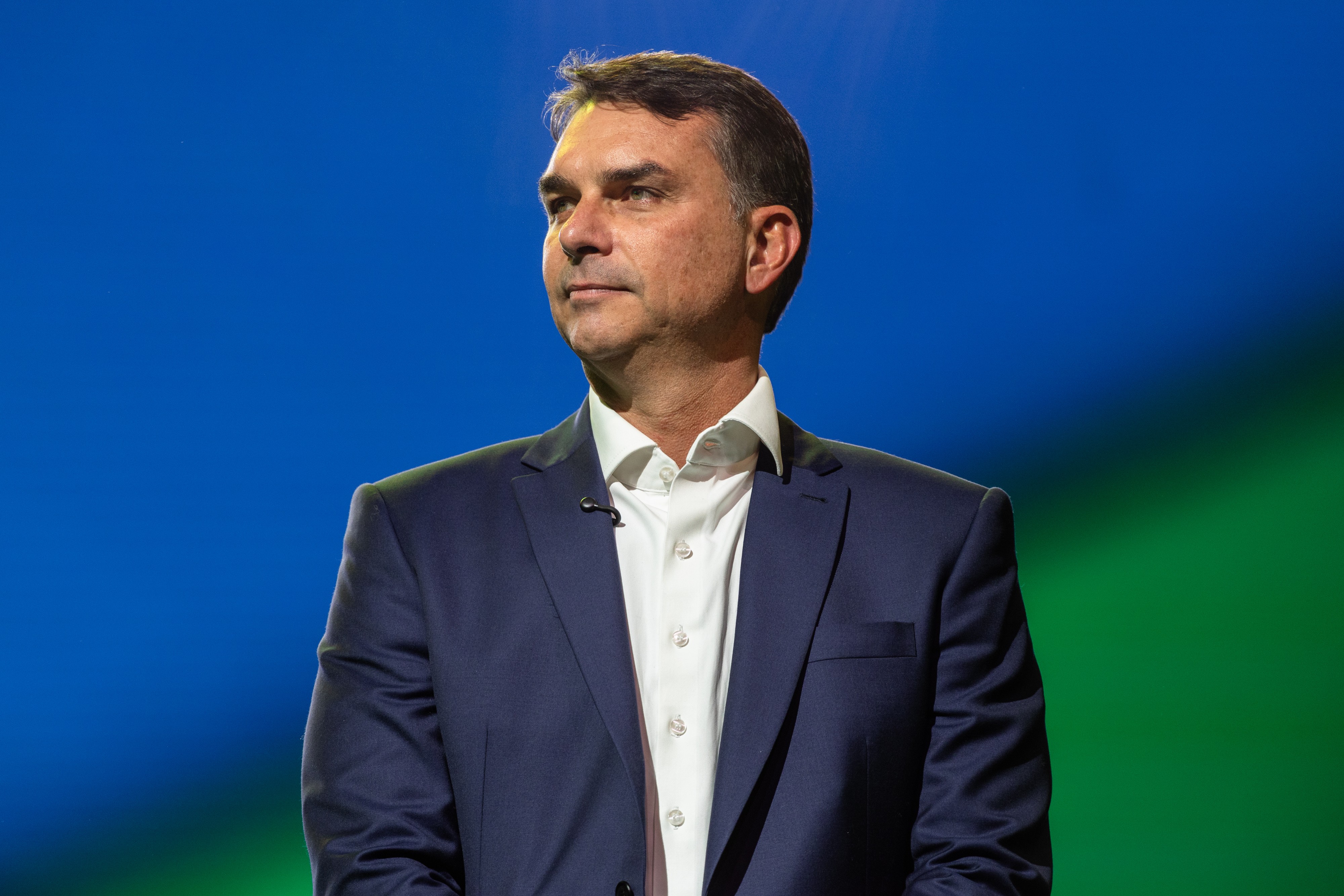 No mercado, uma nova frente de risco eleitoral com Flávio Bolsonaro - QTU Questões do Universo
