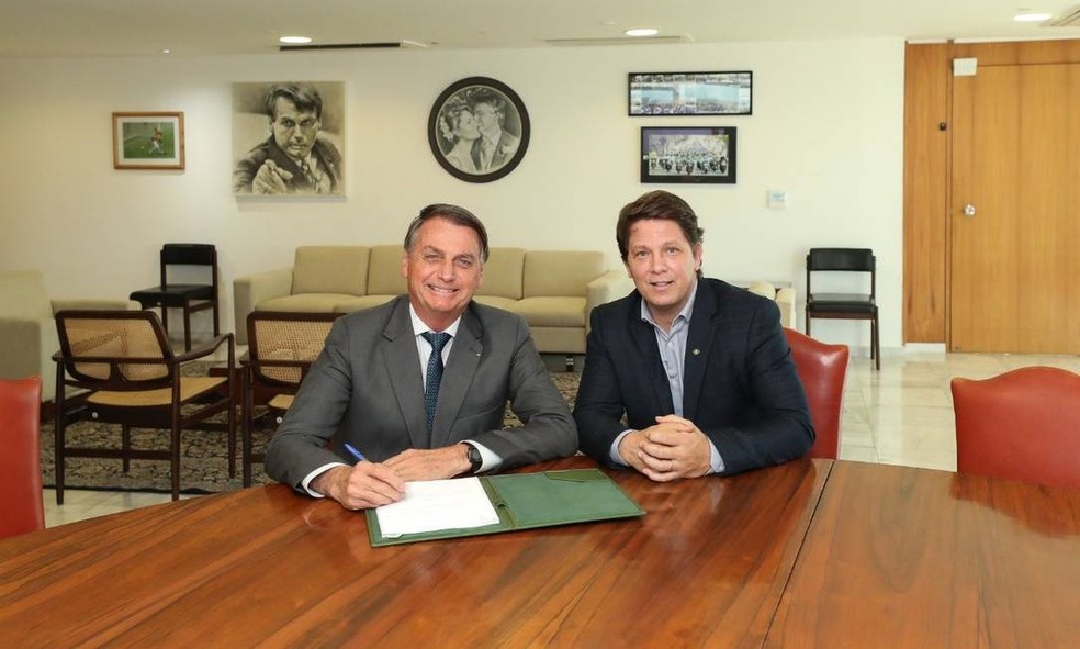 O presidente Jair Bolsonaro e o secretário de Cultura Mario Frias — Foto: Reprodução/Twitter