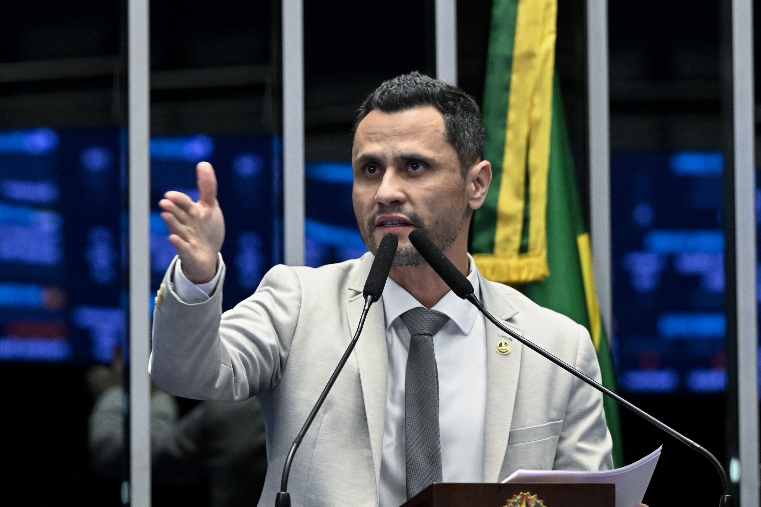 Datafolha: Cleitinho lidera disputa em MG com 32%; Patrus e Kalil têm 12% - QTU Questões do Universo