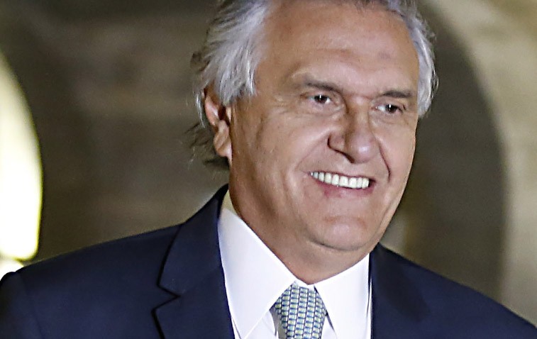 Caiado volta a provocar Flávio Bolsonaro e diz que ‘sobrenome não é currículo’