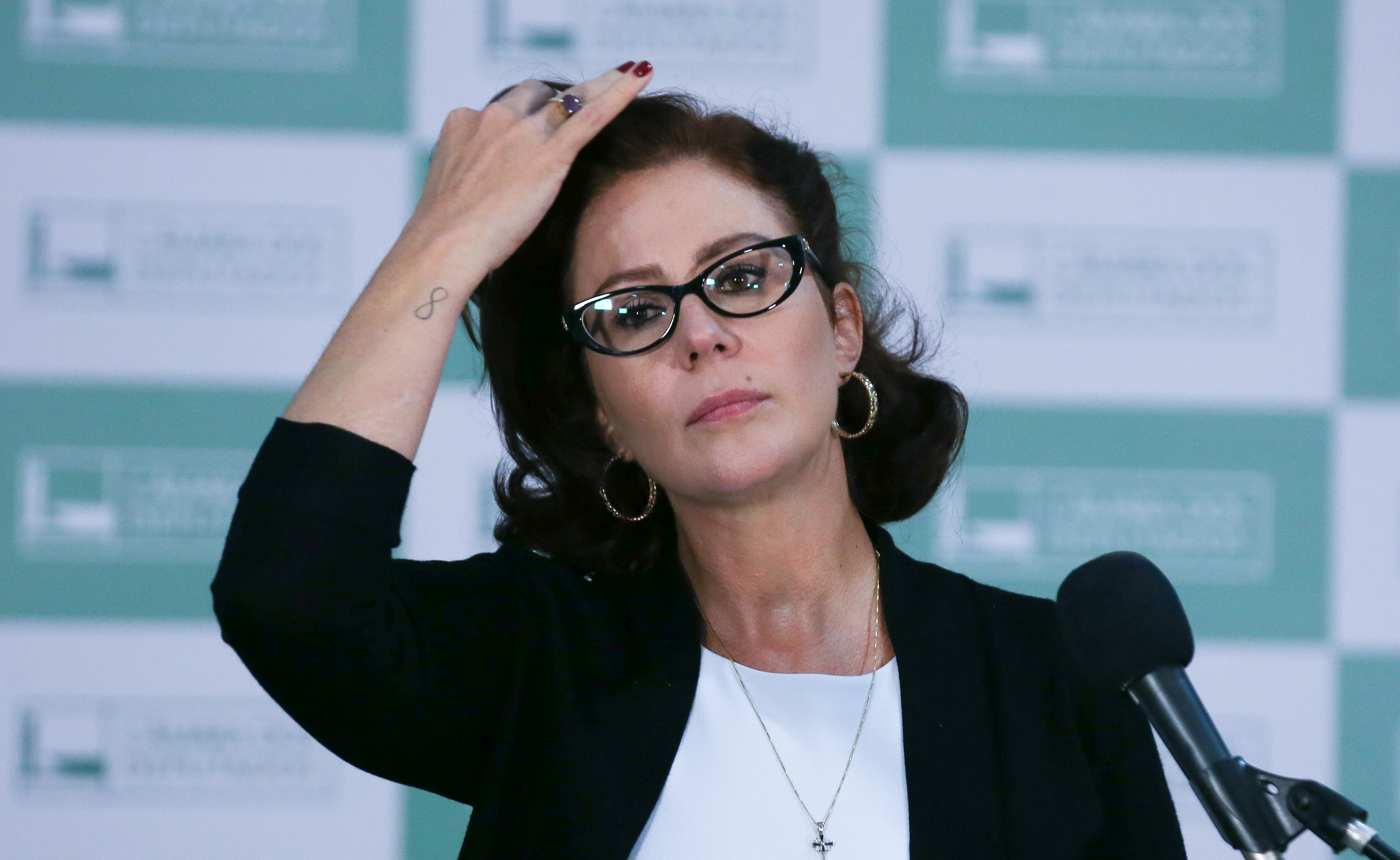 Carla Zambelli segue presa após audiência na Itália, mas juiz ainda analisará caso para tomar decisão