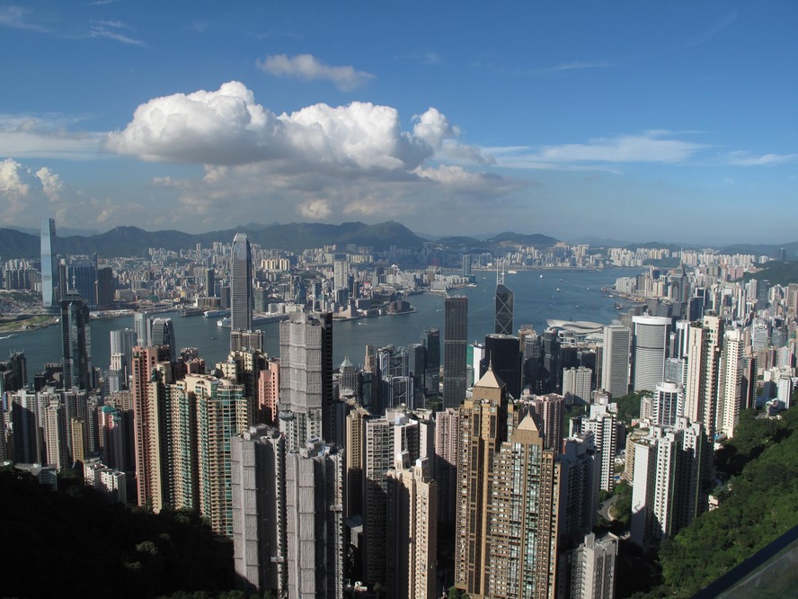 Hong Kong busca ajudar startups de criptomoedas com serviços bancários