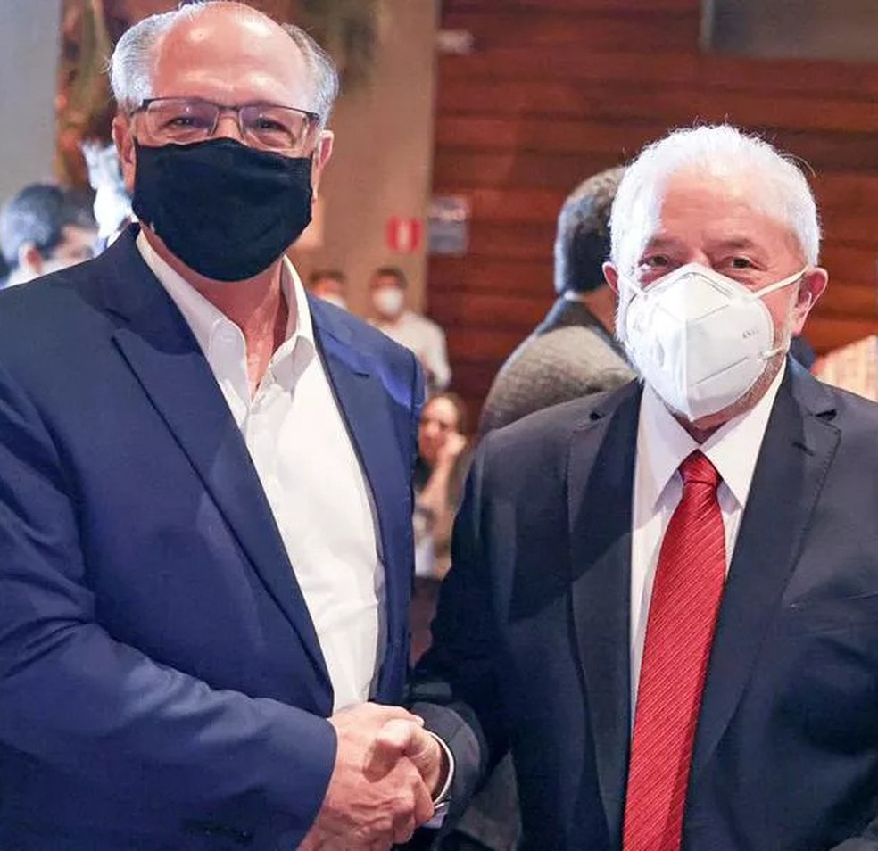 Alckmin e Lula: ex-tucano e petista, que se reuniram na casa de Haddad, pediram a aliados que evitem clima de ‘já ganhou’ — Foto: Reprodução