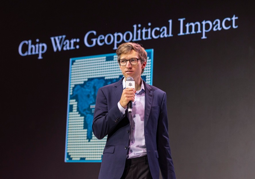 O estrategista geopolítico norte-americano Dr. Chris Miller, autor do best-seller “A Guerra dos Chips: a Batalha pela Tecnologia que Move o Mundo”, apresentou os desafios e oportunidades do mercado de semicondutores.