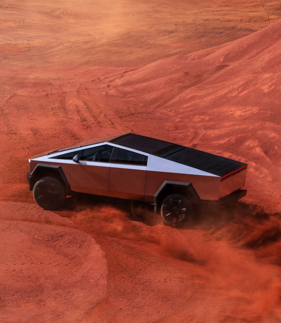 Cybertrucks da Tesla: investidores criticaram Elon Musk por colocar a inteligência artificial na vanguarda do negócio de carros elétricos — Foto: Divulgação
