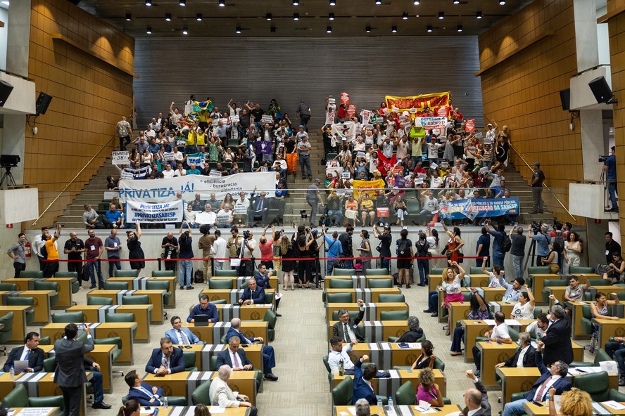 Privatização da Sabesp: deputados do PT discursam para atrasar votação