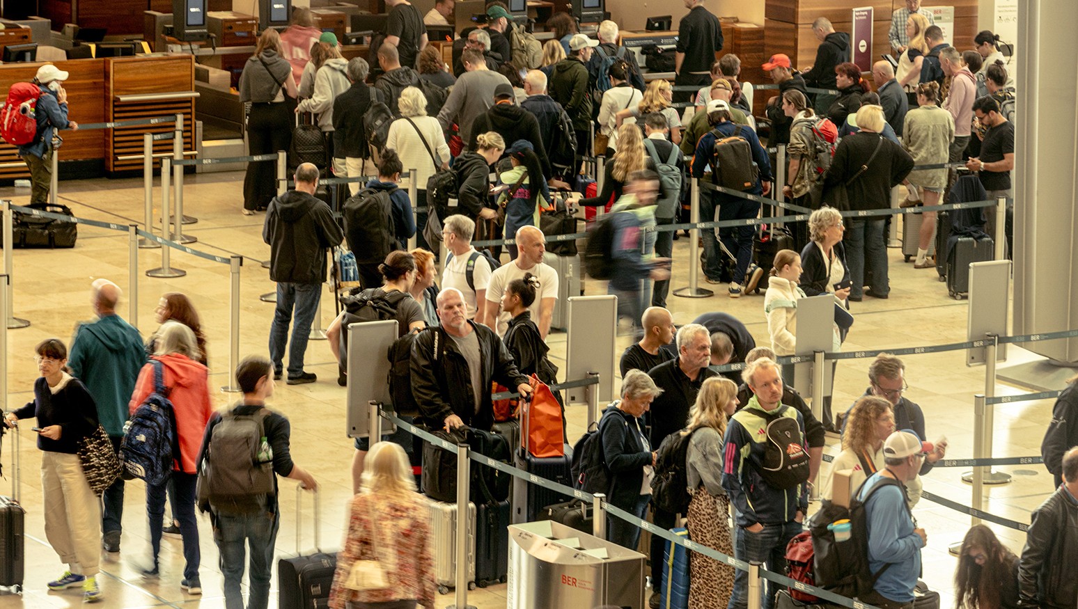 ‘Fronteira inteligente’ provoca caos e atrasos em aeroportos da Europa