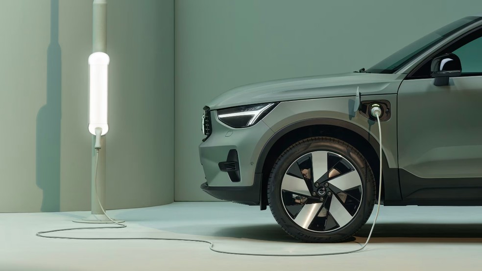Volvo também anunciou melhorias no desenvolvimento de aplicativo para que o motorista possa localizar o carregador mais próximo — Foto: Reprodução/Volvo