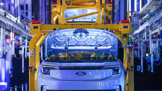 Vendas da Ford sobem 7,7% no 3º trimestre, impulsionadas pelos modelos híbridos 