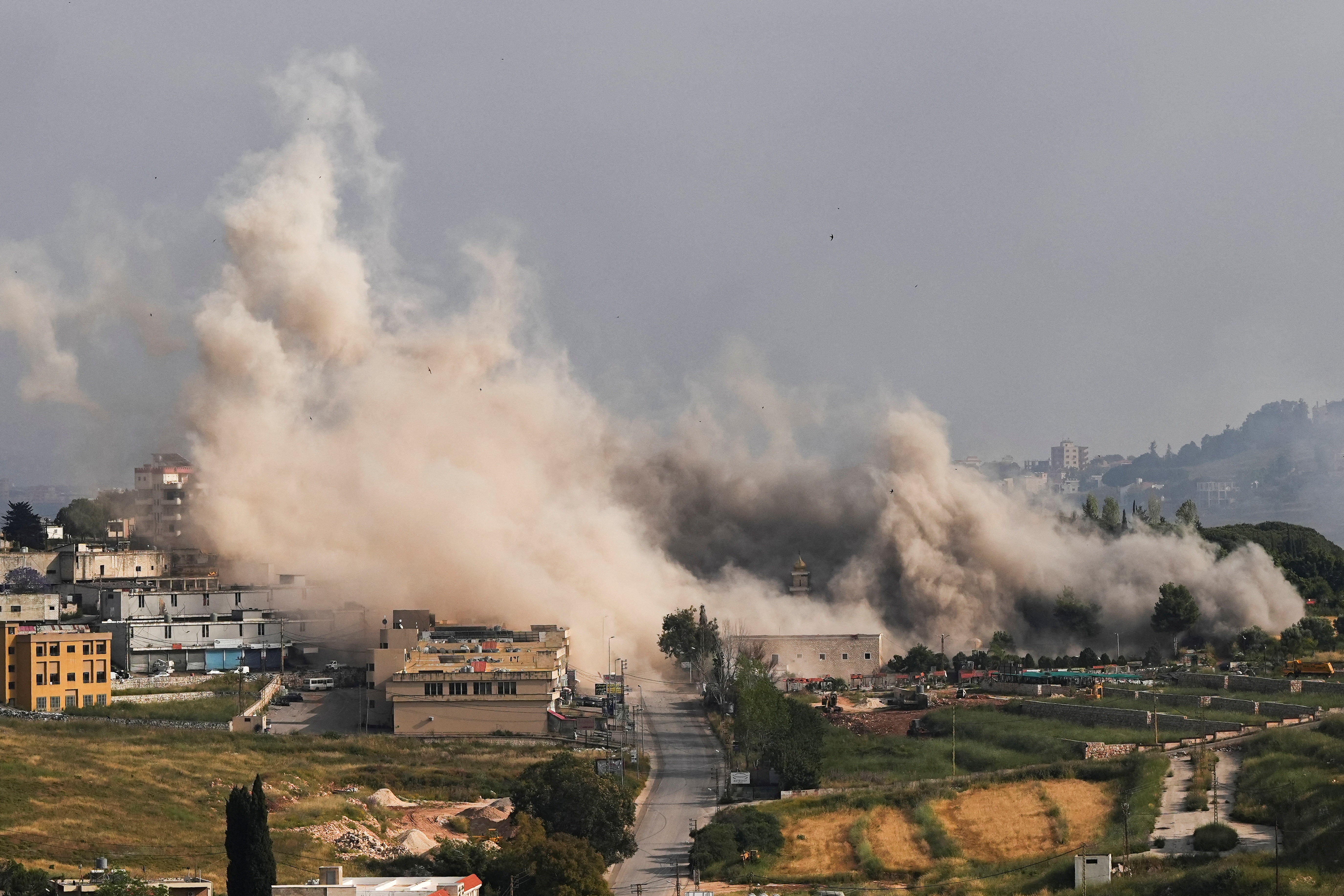 Israel expande ofensiva terrestre no Líbano além de ‘zona-tampão’