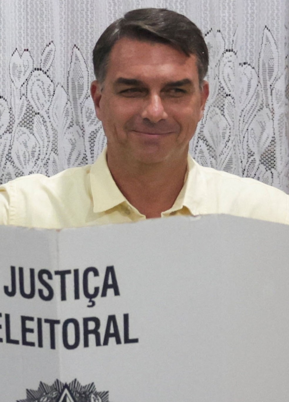 Flávio: candidato vota no Rio; resultado foi 3,8 pontos acima que o de Jair Bolsonaro em 2022 — Foto: Reuters/Ricardo Moraes