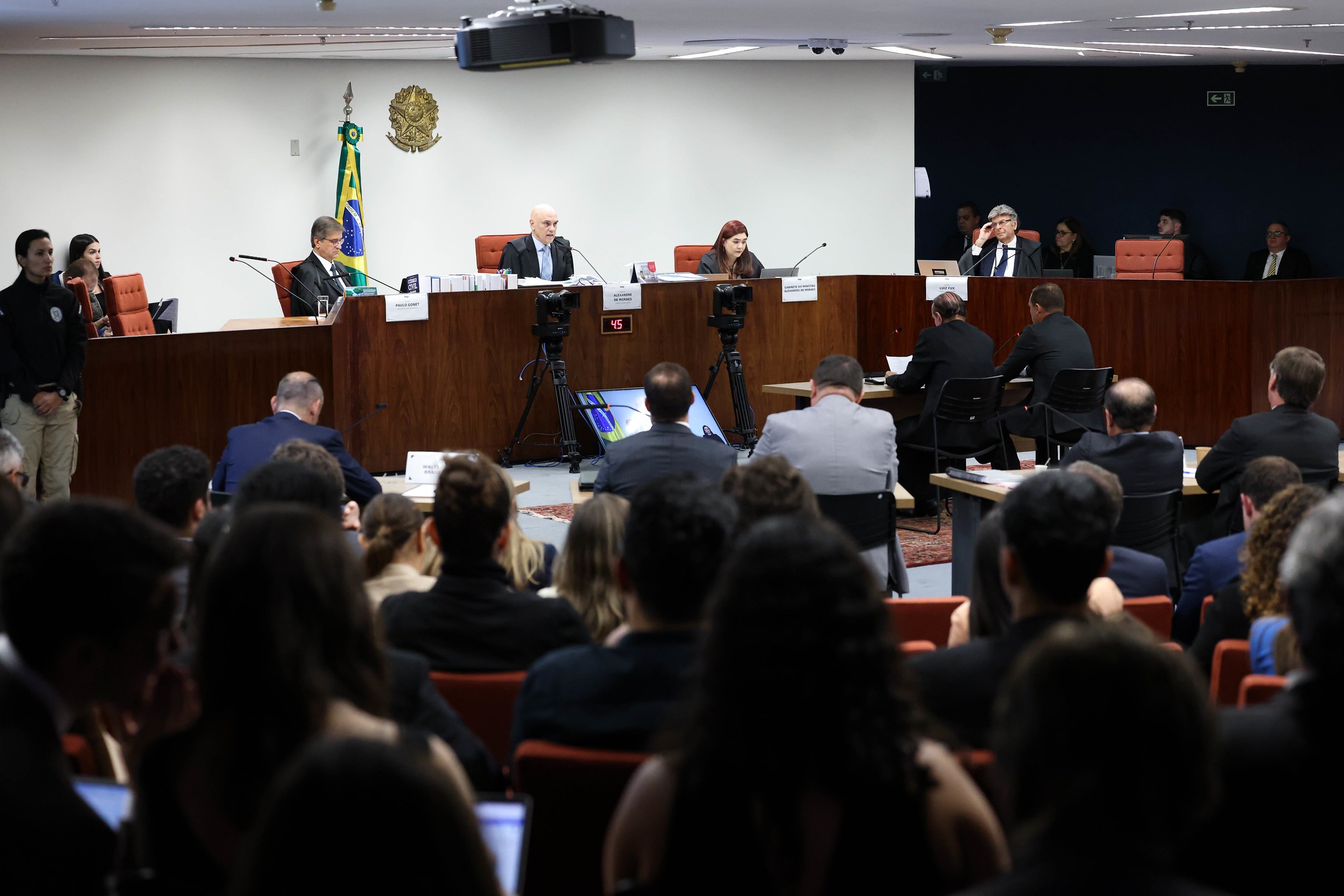 Defesas preparam vídeos e slides para sustentação oral no STF em julgamento da trama golpista