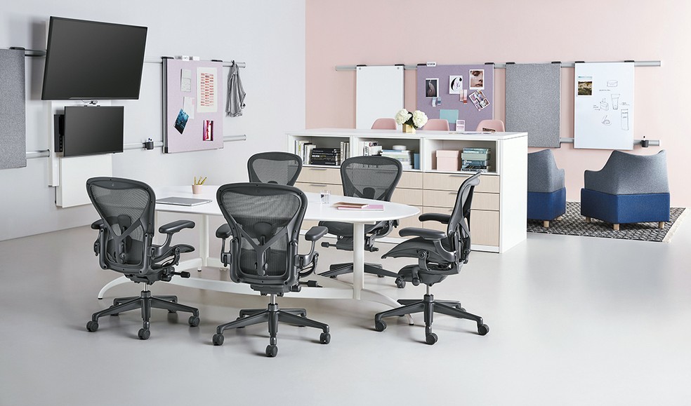 Adaptação do layout dos escritórios, com mobiliário mais ergonômico e ambientes acolhedores, é essencial para atrair e reter colaboradores — Foto: MILLERKNOLL/ DIVULGAÇÃO