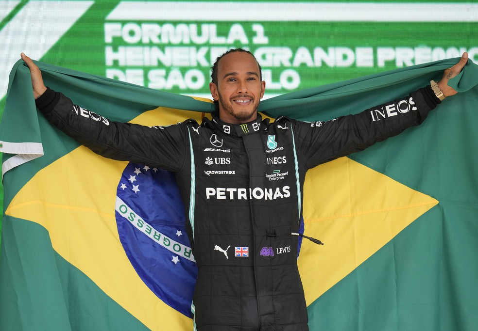 Império vegano de Lewis Hamilton ganha mais uma estrela de peso