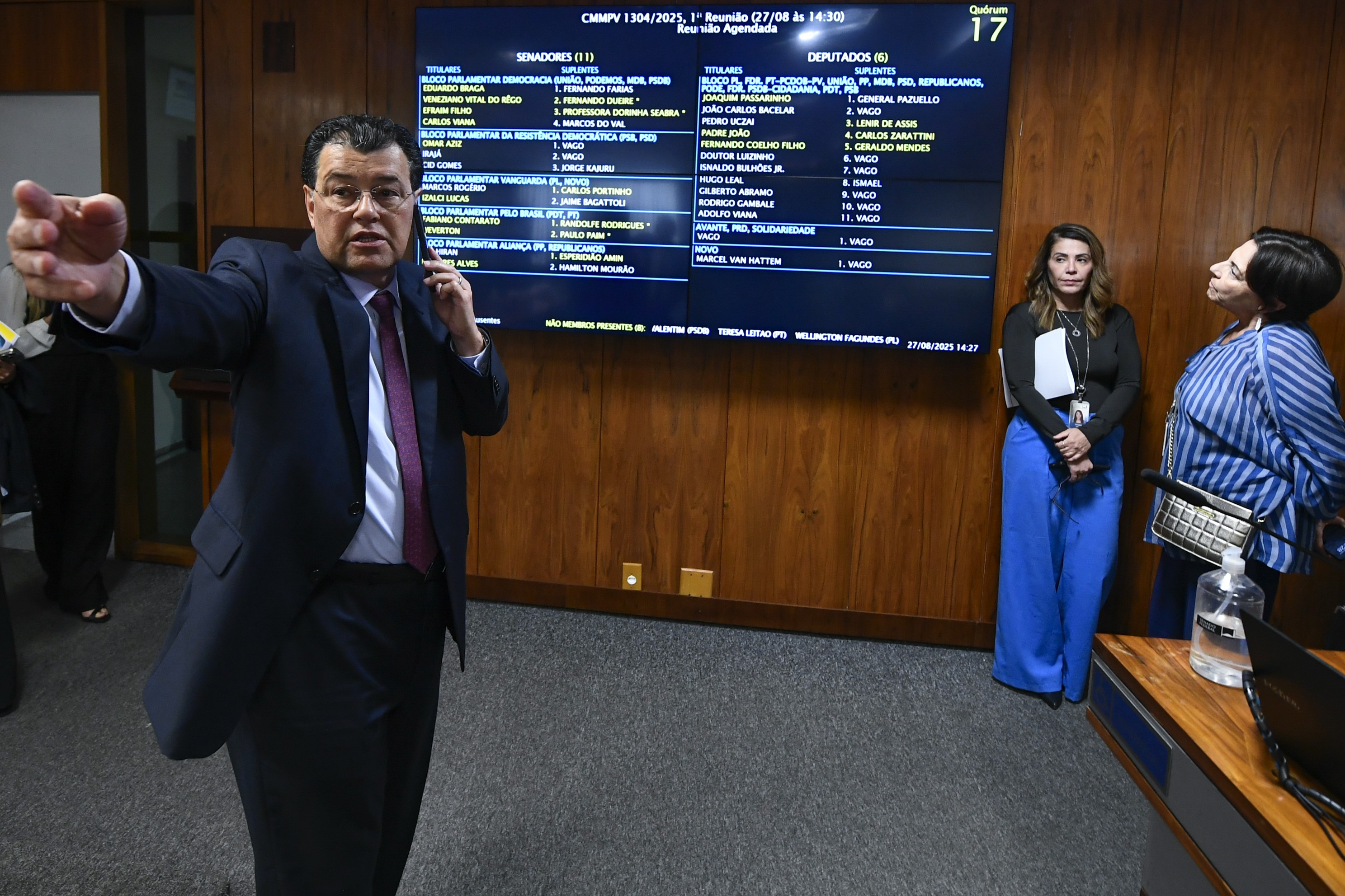 Eduardo Braga prevê votar em 17 de setembro relatório da reforma tributária na CCJ
