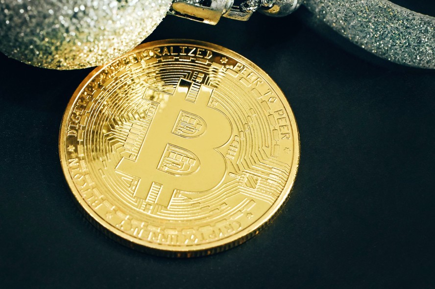 Bitcoin tem leve recuperação após susto com processo contra Binance