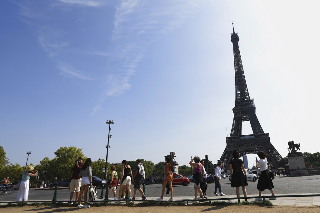 França reduz previsão de crescimento para 2025 com avanço de guerra comercial