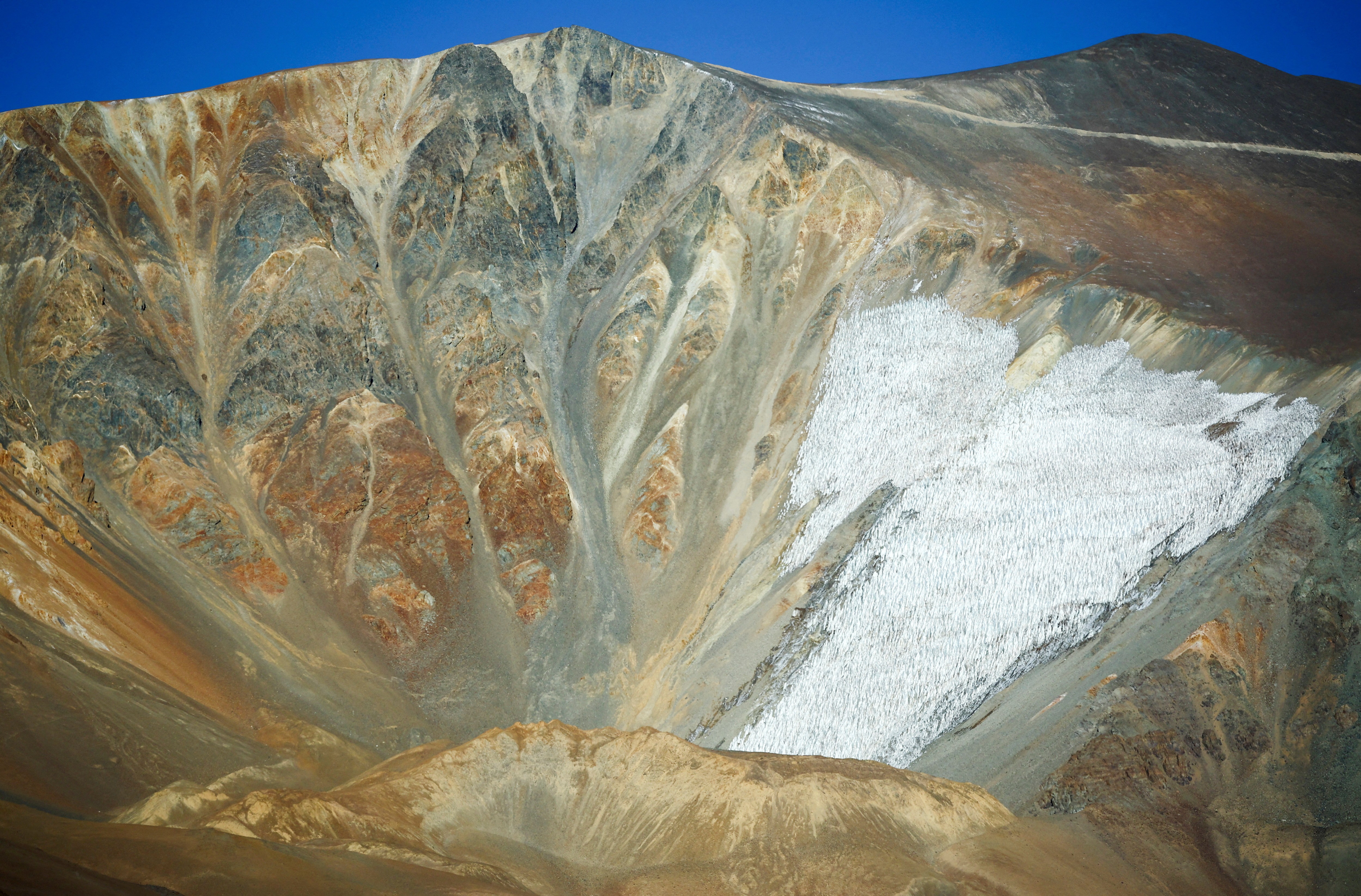Argentina aprova reforma que facilita mineração em geleiras