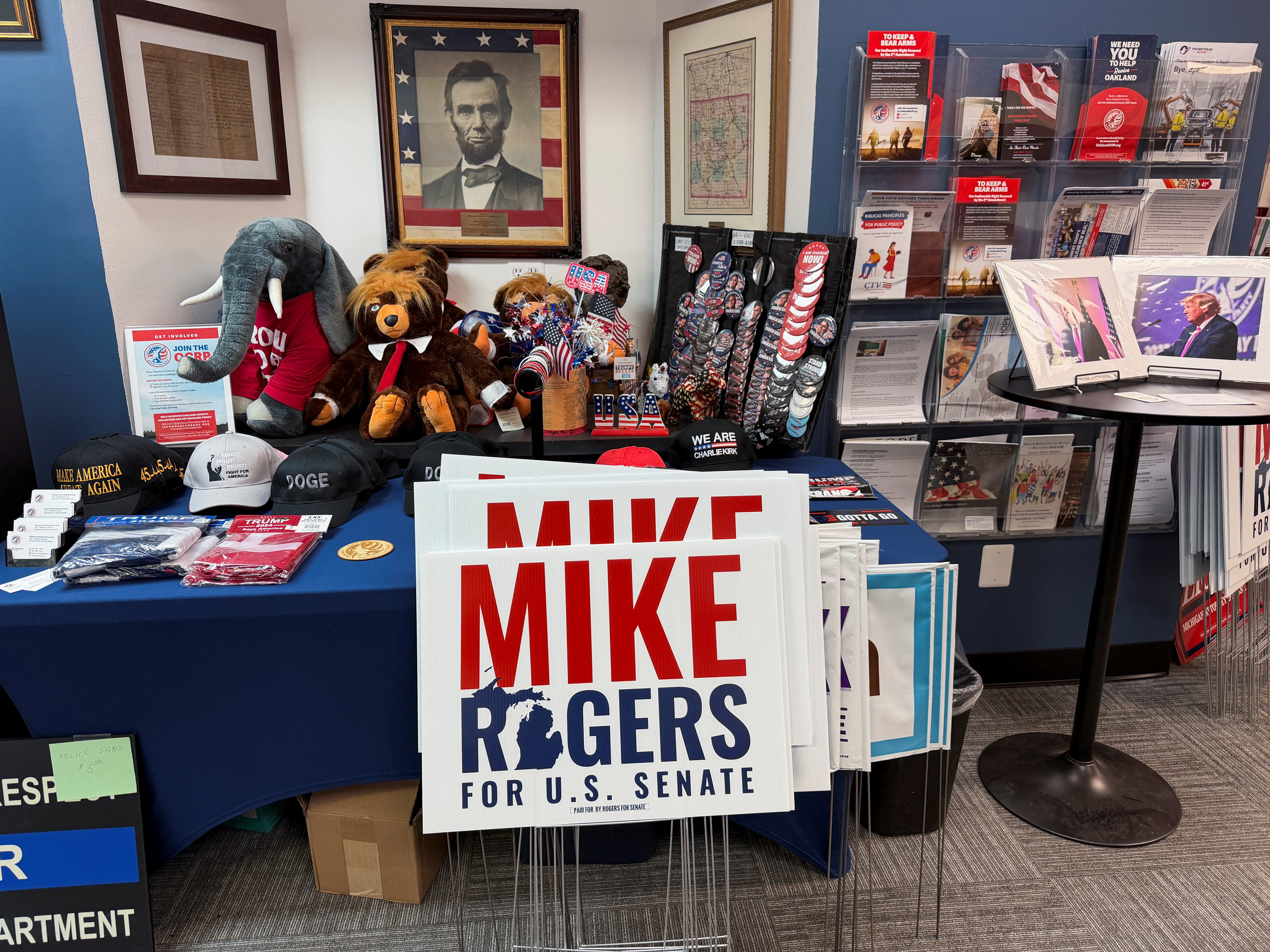 Em Michigan, republicanos tentam retratar democratas como extremistas