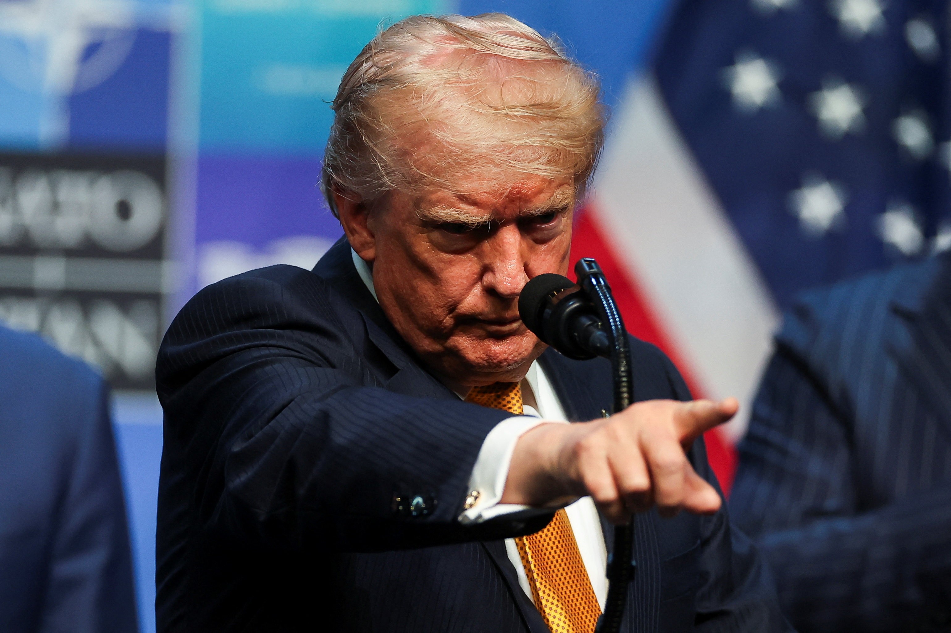 Trump anuncia controle dos EUA sobre Estreito de Ormuz e planeja cobrança