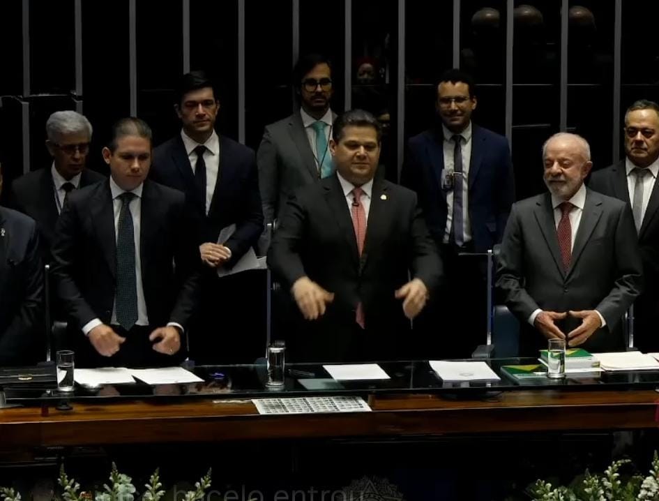 Com a presença de Lula, Congresso Nacional promulga fim da escala 6x1