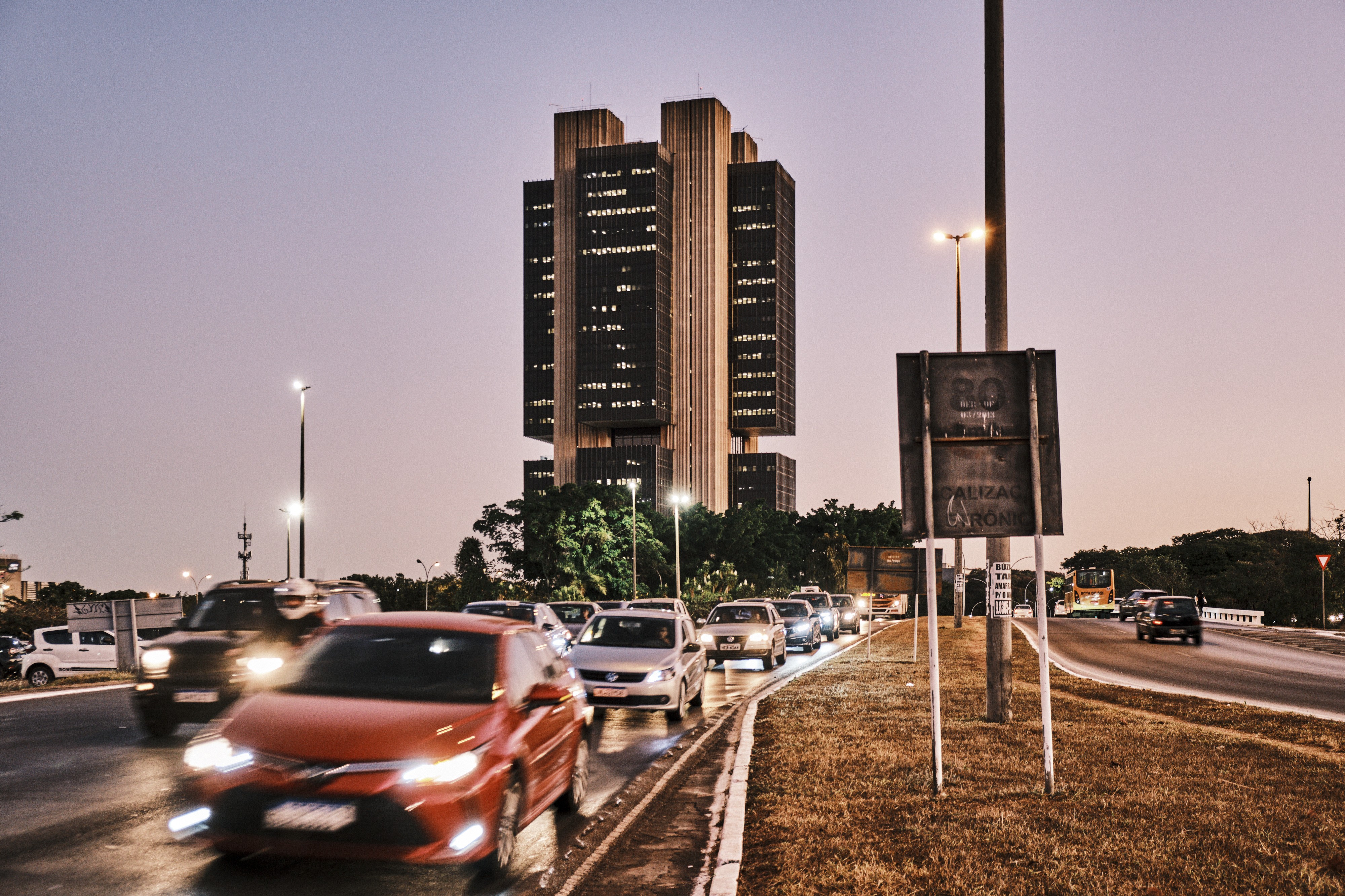 Copom alerta que meta contínua de inflação poderá ser descumprida em junho