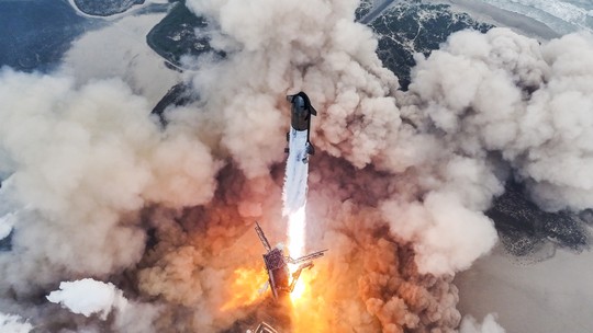SpaceX faz voo bem-sucedido com Starship e alcança marco ao completar reentrada na atmosfera