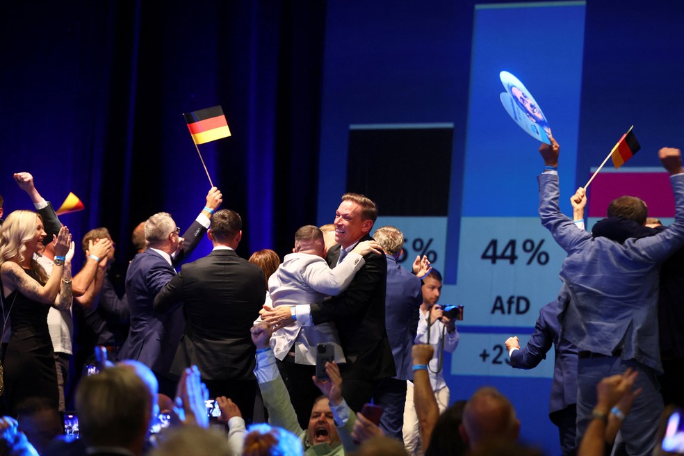 Apoiadores da Alternativa para a Alemanha (AfD) celebram após divulgação de pesquisa boca de urna — Foto: Thilo Schmuelgen/Reuters