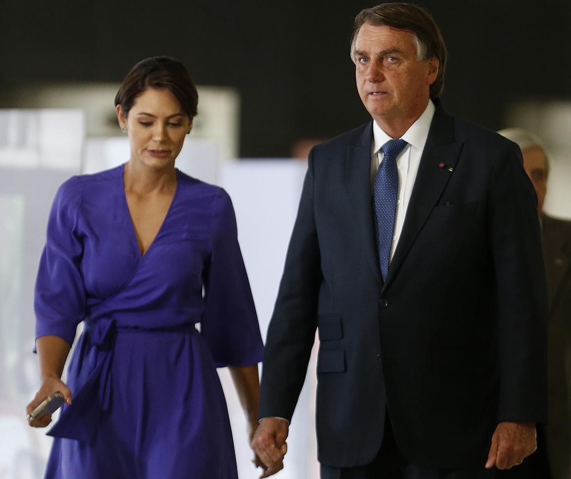 Bolsonaro receberá grupo de oração liderado por Michelle