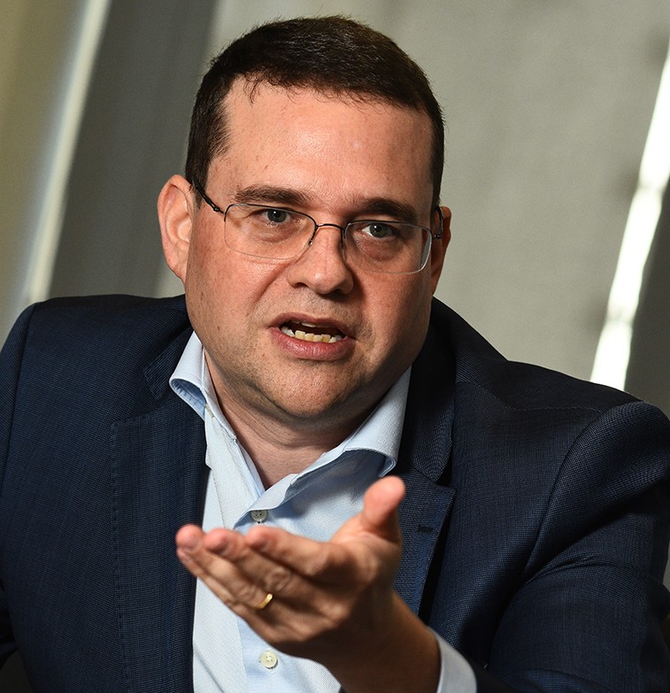 Guerra e cautela com IA pressionam Wall Street