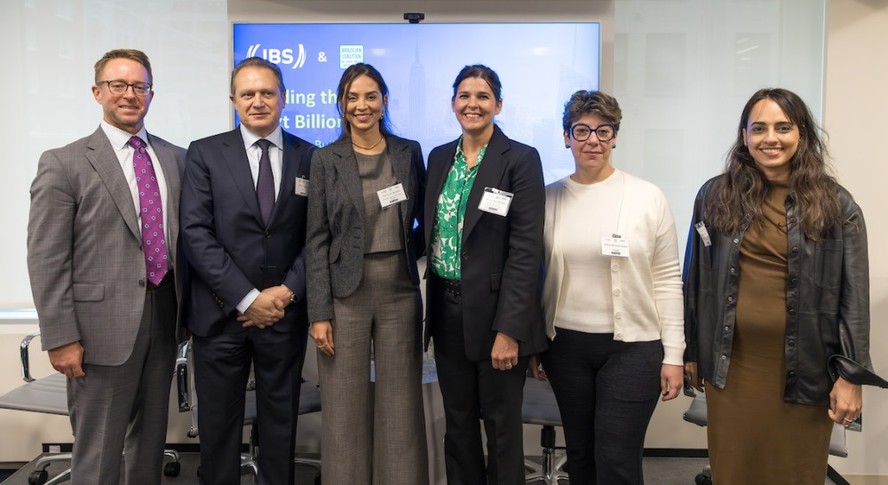 Da esq. para a dir.: Jason Weller (JBS), Gilberto Tomazoni (JBS), Ana Paula da Silva (Fazenda Cigana), Cristine Morgan (Soil Health Institute), Juliana de Lavor Lopes (Amaggi) e Carolle Alarcon (Coalition).