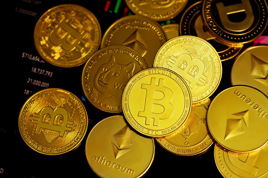 Bitcoin e ether sobem no penúltimo dia de novembro após perdas de quase US$ 200 bi das criptomoedas
