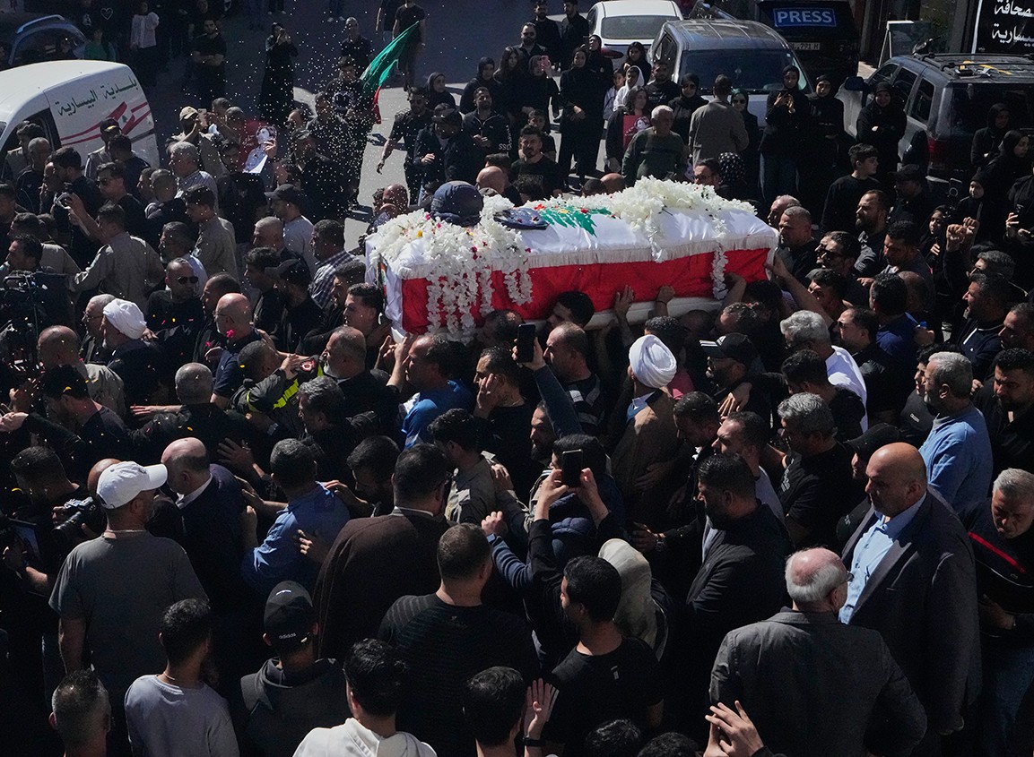 Jornalista morta em ataque de Israel é sepultada no Líbano