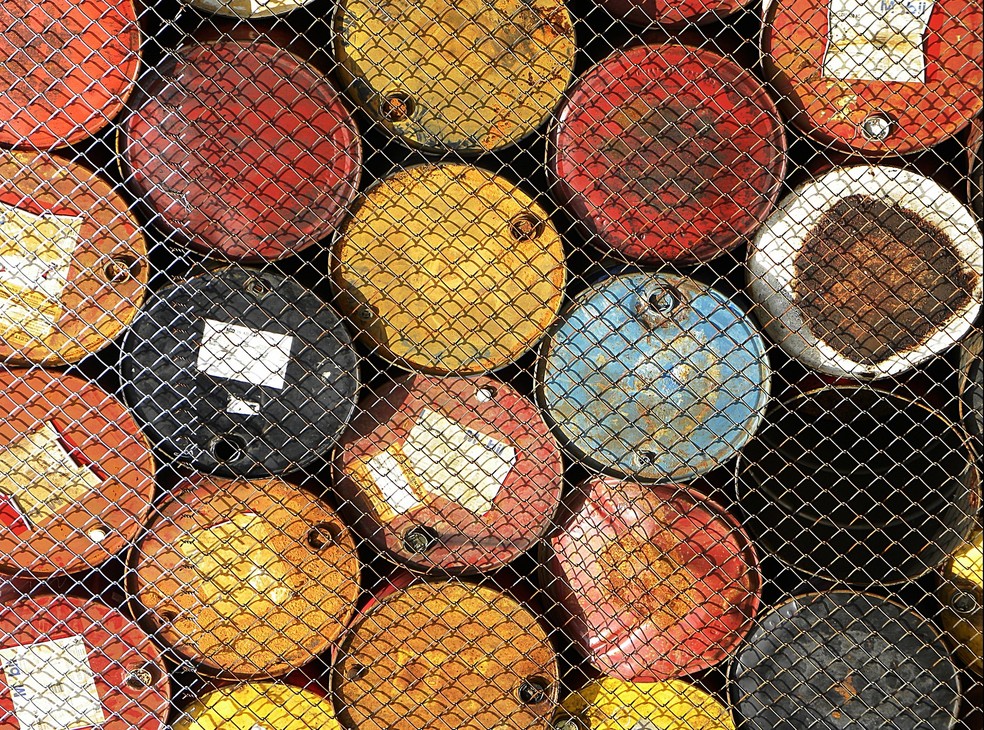 Barris de petróleo estocados — Foto: Schmucki/Pixabay