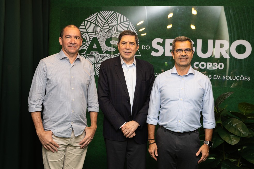 Dyogo Oliveira, presidente da CNseg, Luiz Carlos Trabuco, presidente do conselho diretor da Febraban, e Carlos José da Costa André, presidente da Anbima — Foto: Divulgação