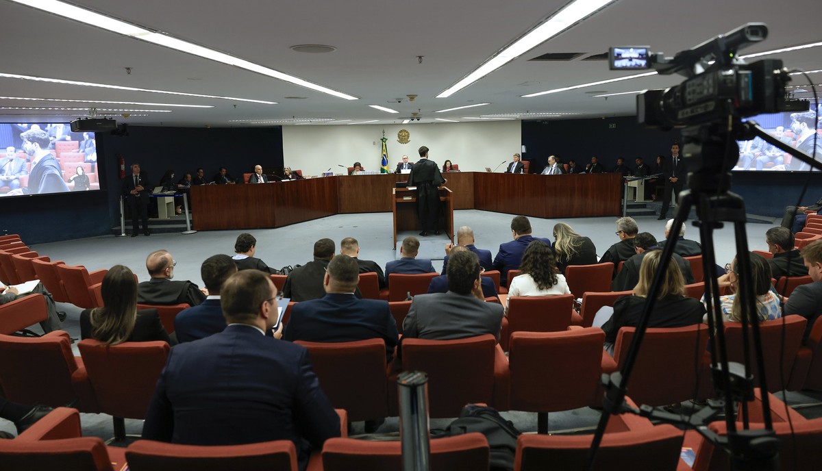 Advogados de militares afirmam que suposta reunião para discutir golpe foi um 'encontro de amigos'