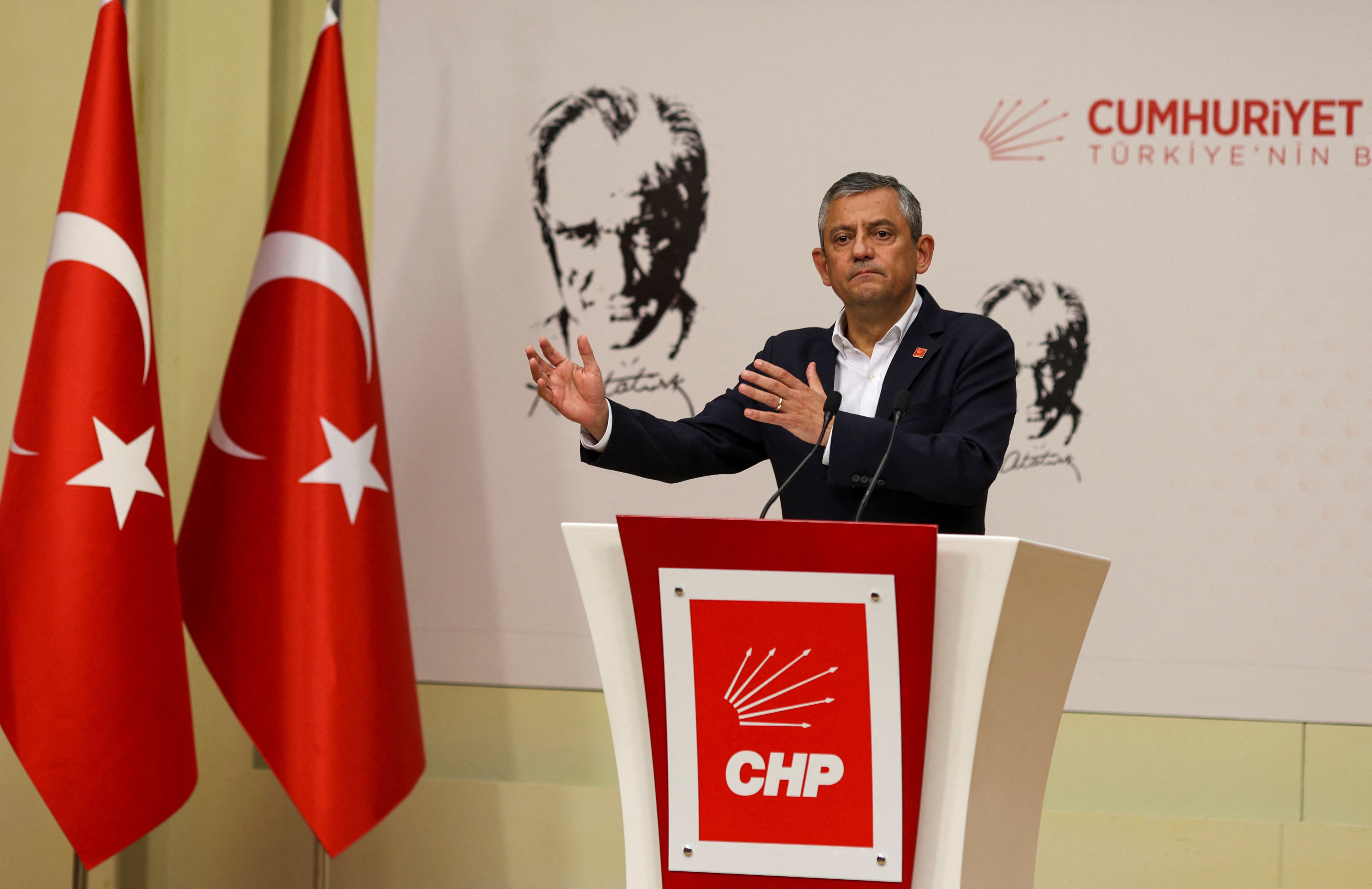 Tribunal da Turquia rejeita recurso da oposição contra destituição de líder