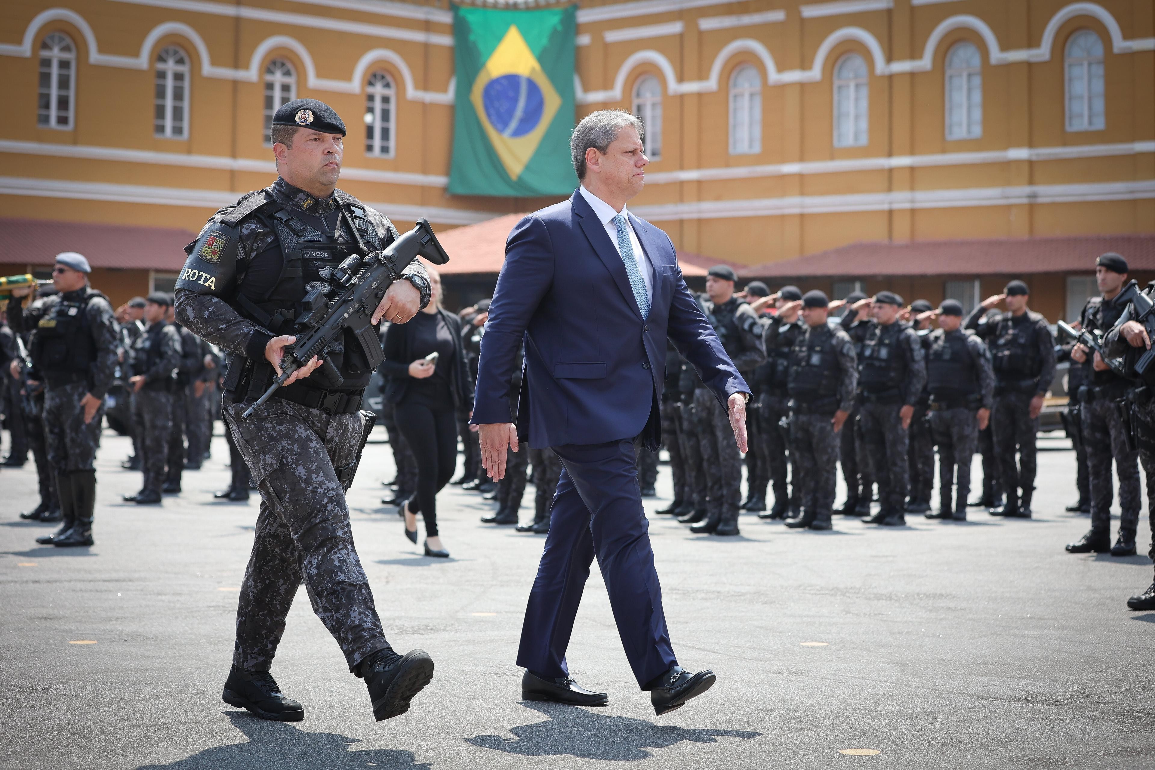 Tarcísio diz que prisão de policiais é passo importante para investigar morte de delator do PCC