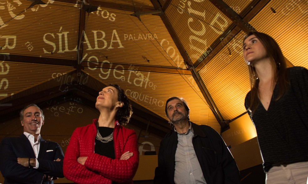 Nuno Rebelo (esq.), Isa Ferraz, Hugo Barreto e Larissa Graça, no Museu da Língua Portuguesa: acervo atualizado — Foto: Silvia Zamboni/Valor