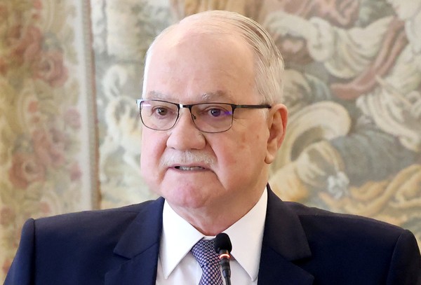 Fachin defende autocontenção e diz que Judiciário não tem monopólio da ...