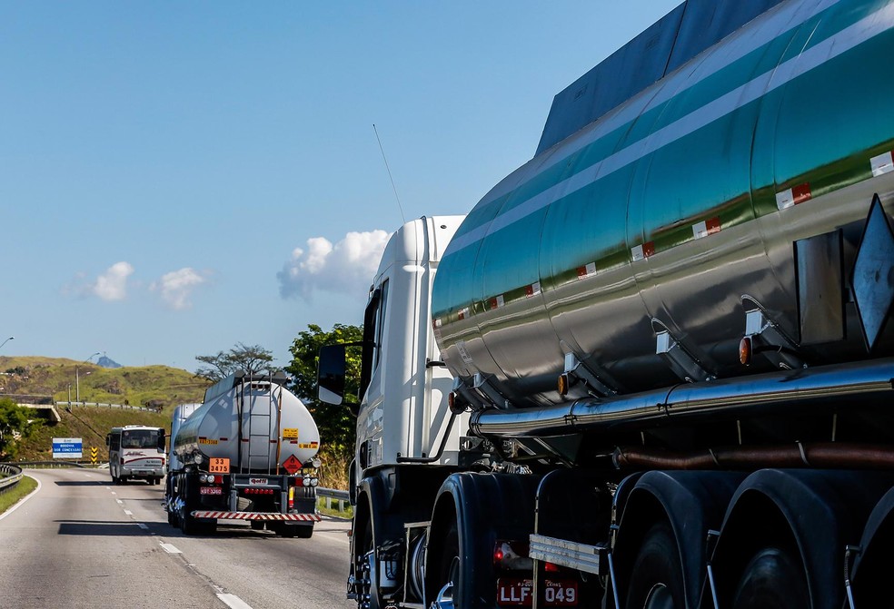 Possibilidade de greve de caminhoneiros, por conta da alta dos combustíveis, elevou os contratos de juros futuros nesta terça (17) — Foto: Marcelo Régua/Agência O Globo